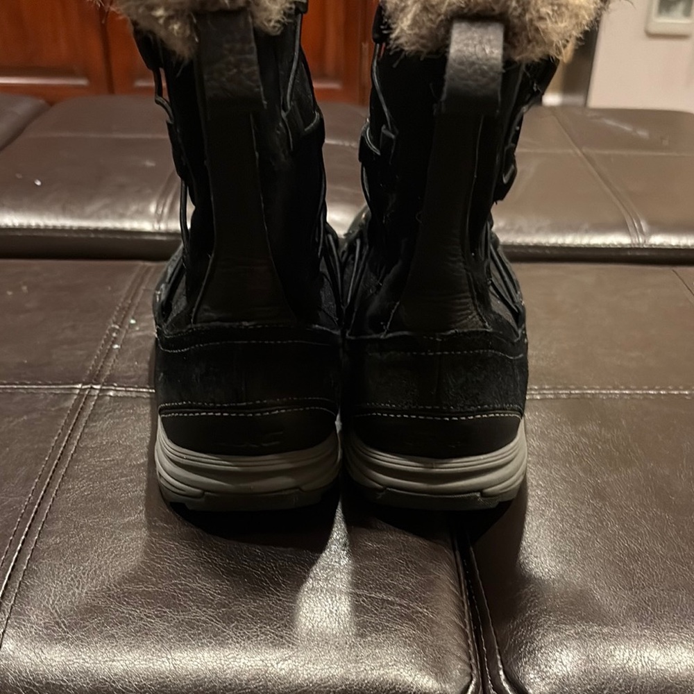 Teva Women's Black Winter Boots, size 9 - Picture 6 of 12